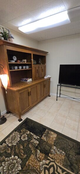 Building Photo - 1447 Lincoln Way