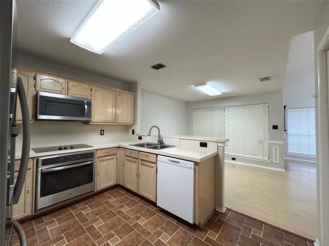 Building Photo - 2114 Montclair Ln
