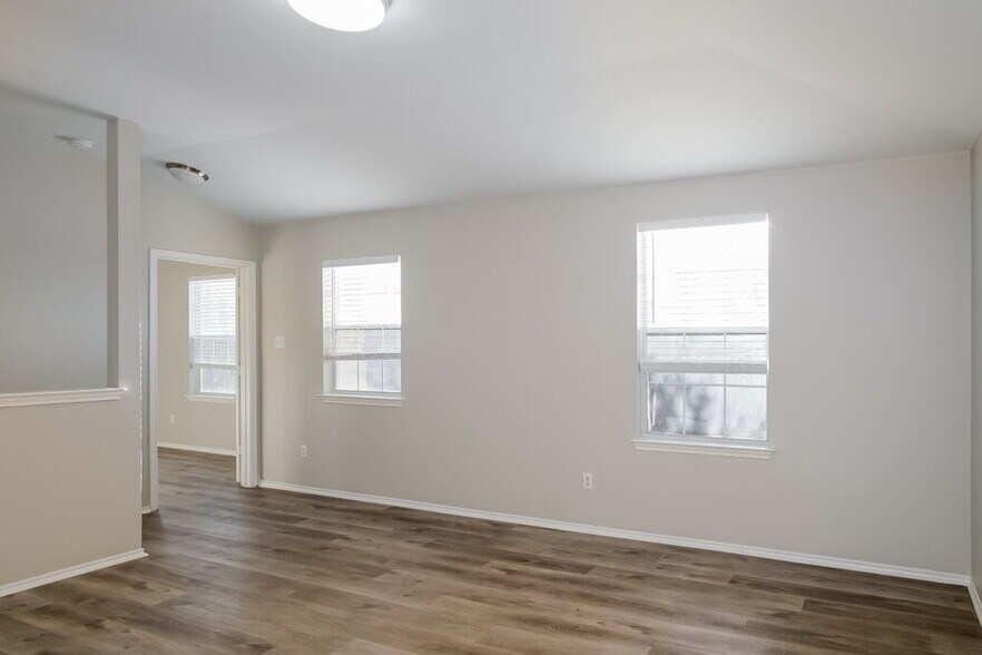 Building Photo - 233 Waterloo Dr