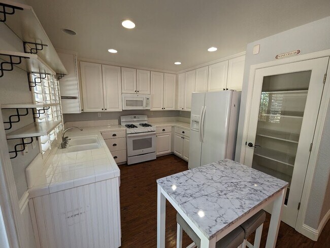 Building Photo - Beautiful 3bed 2.5bath 2 story home located in Rivergate Gated Community