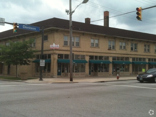Building Photo - 3240 W 98th St