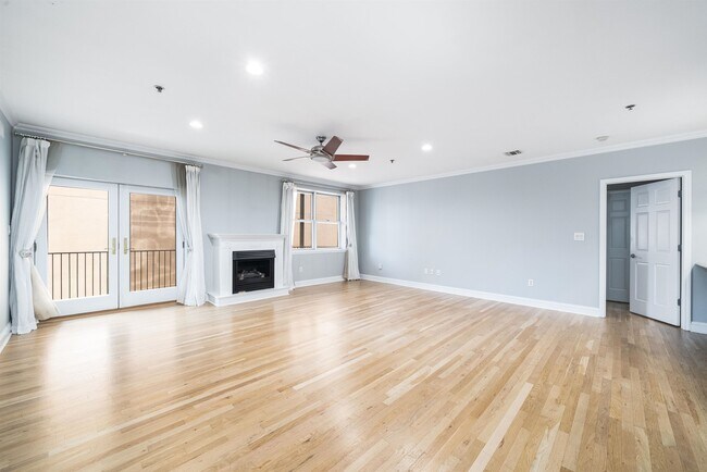 Building Photo - 452 2nd St