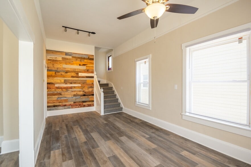 Building Photo - 37735 Vine St