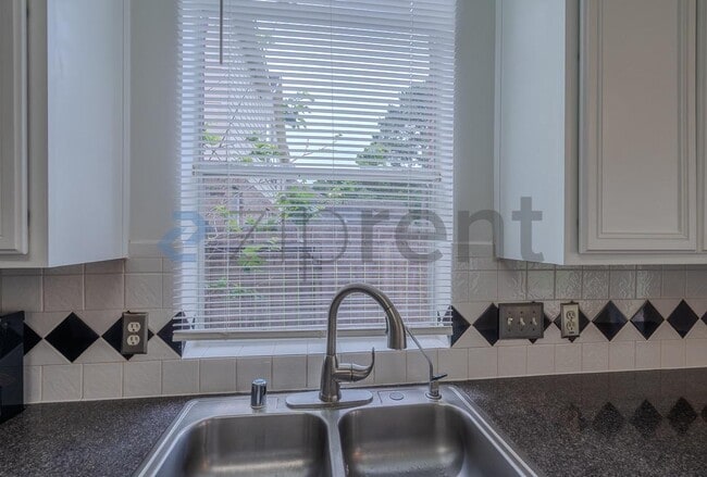 Building Photo - 14107 White Oak Gardens Dr