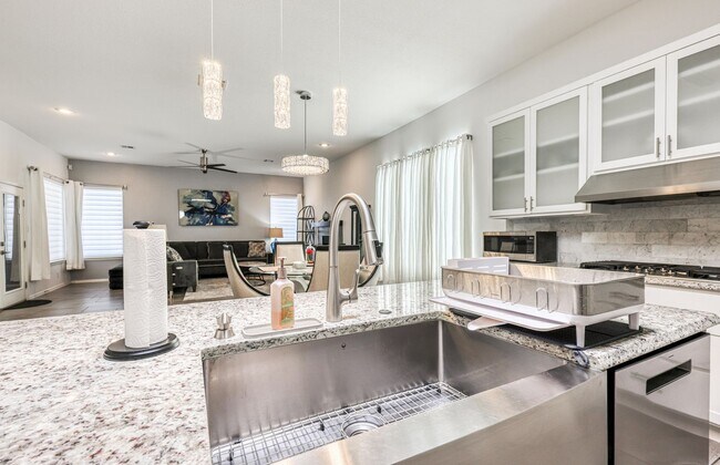 Building Photo - We have a beautiful home fully furnished with 4 bedroom-2 baths