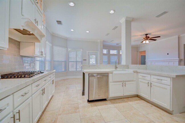 Building Photo - 214 Spring Lakes Haven