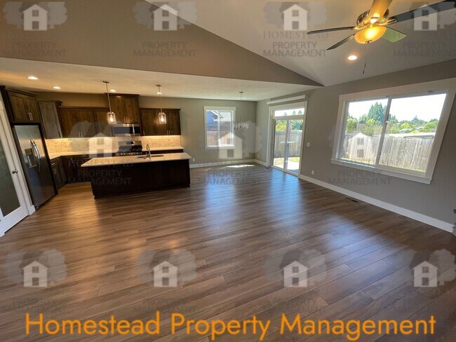 Building Photo - A HOME FOR THOSE WITH DISCERNING TASTE!