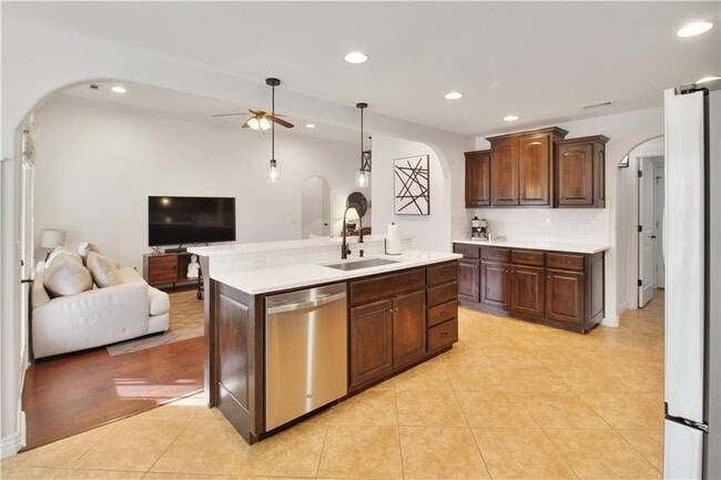 Building Photo - 958 Stone St