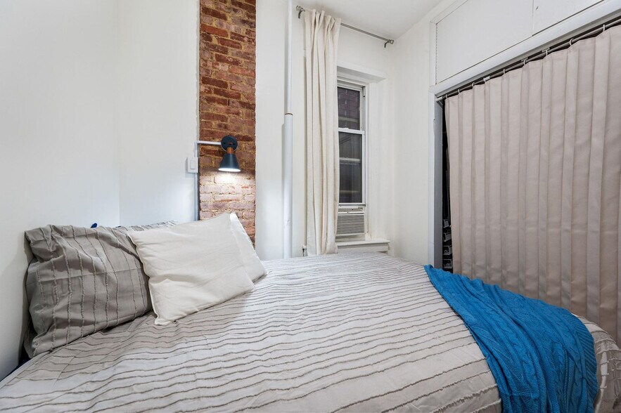 Building Photo - 7 E 91st St