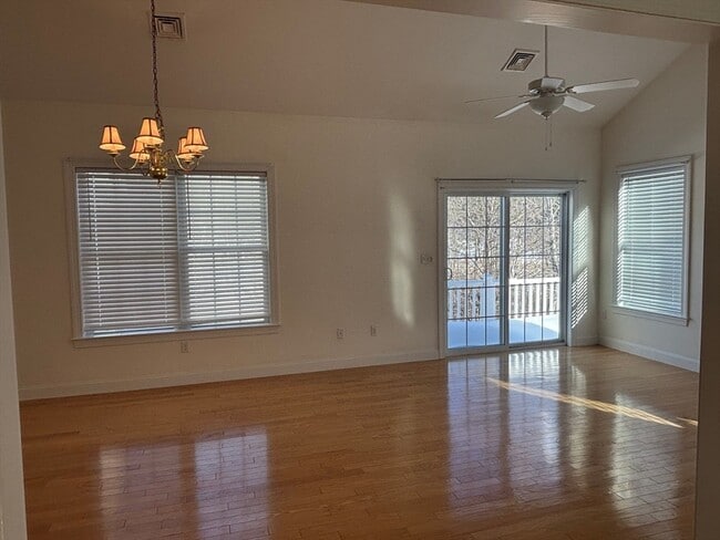 Building Photo - 501 Autumn Ridge Dr