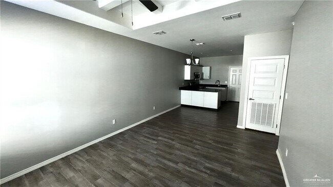 Building Photo - 16 Carlisle Ave