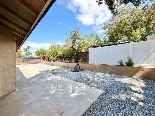 Building Photo - 24690 Rugby Ln