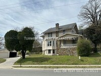 Building Photo - Historic Living with Modern Comforts