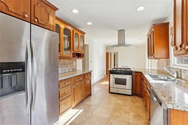 Building Photo - 235 Elden Dr NE