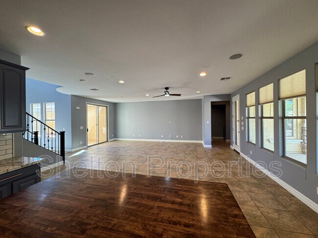 Building Photo - 20933 W Cora Vista
