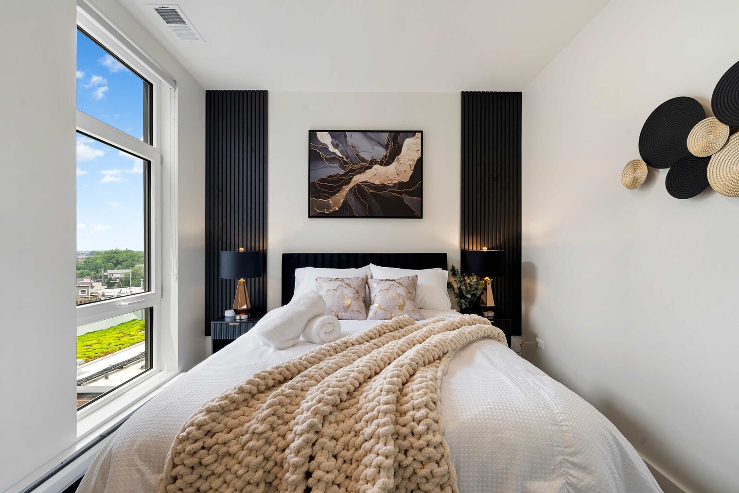 Building Photo - 1122 W Chicago Ave