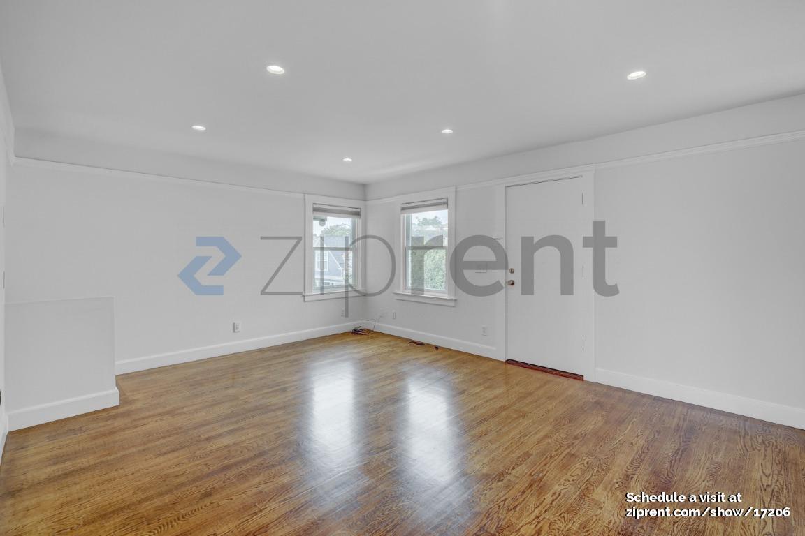 Building Photo - 537 Moultrie St