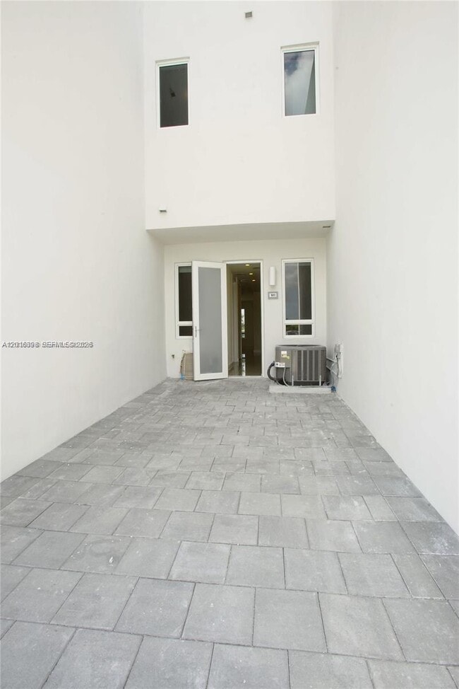 Building Photo - 6415 NW 102nd Path