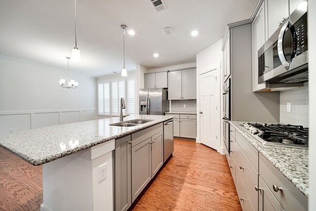 Building Photo - 279 Tanglewood Ln