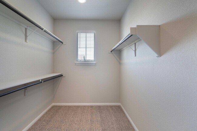 Building Photo - 1300 Anhalt Dr