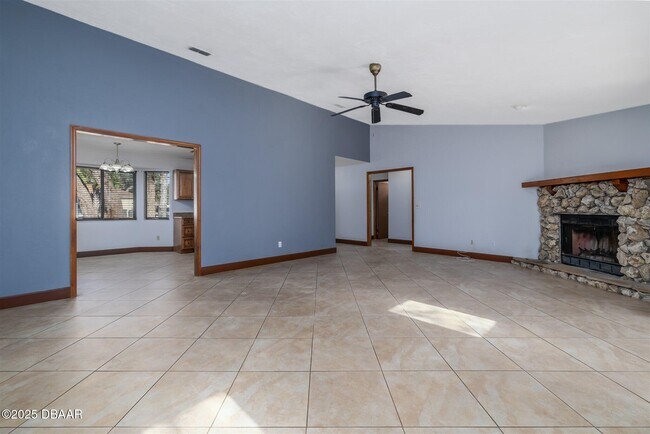 Building Photo - 909 Brookside Dr