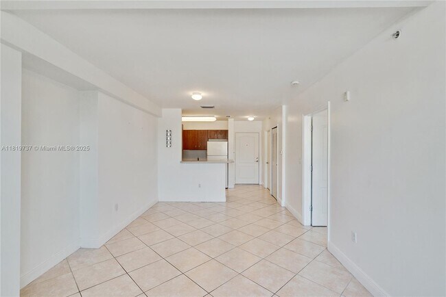 Building Photo - 2550 SW 27th Ave