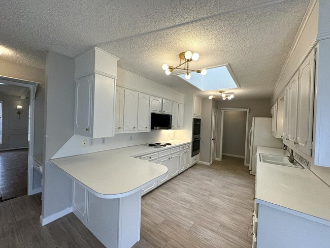 Building Photo - 2405 Stutz Pl