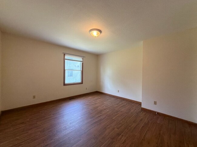 Building Photo - 218 Stonewall Ct