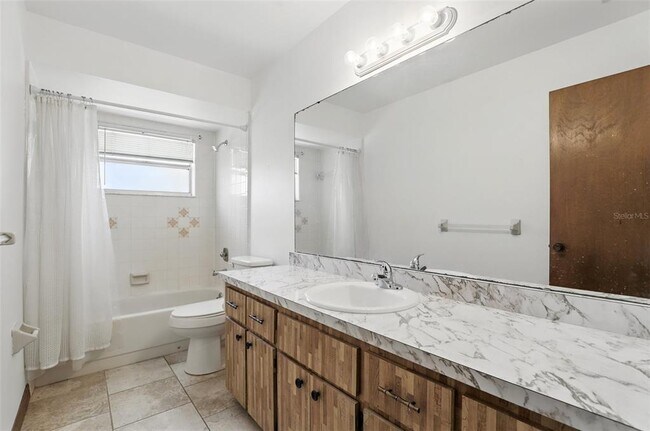 Building Photo - 2343 Greenacre Rd