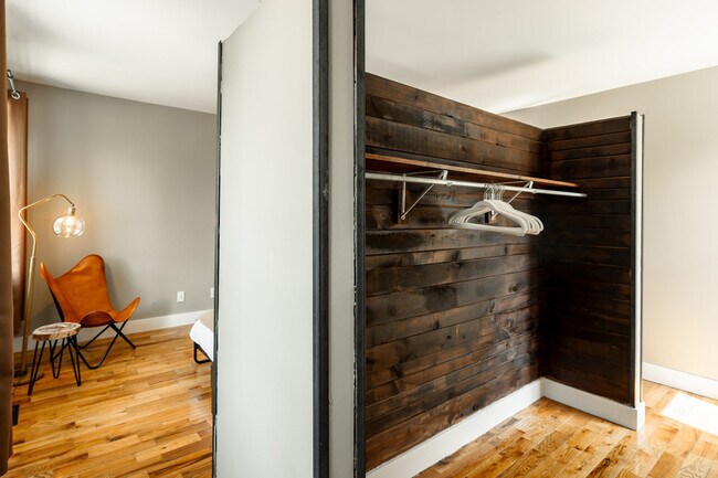 Building Photo - 1304 Broadway-ID1056031P