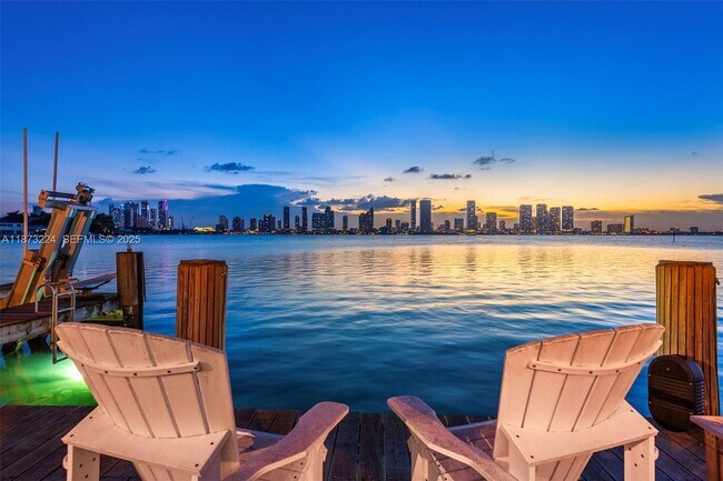 Building Photo - 814 W Dilido Dr