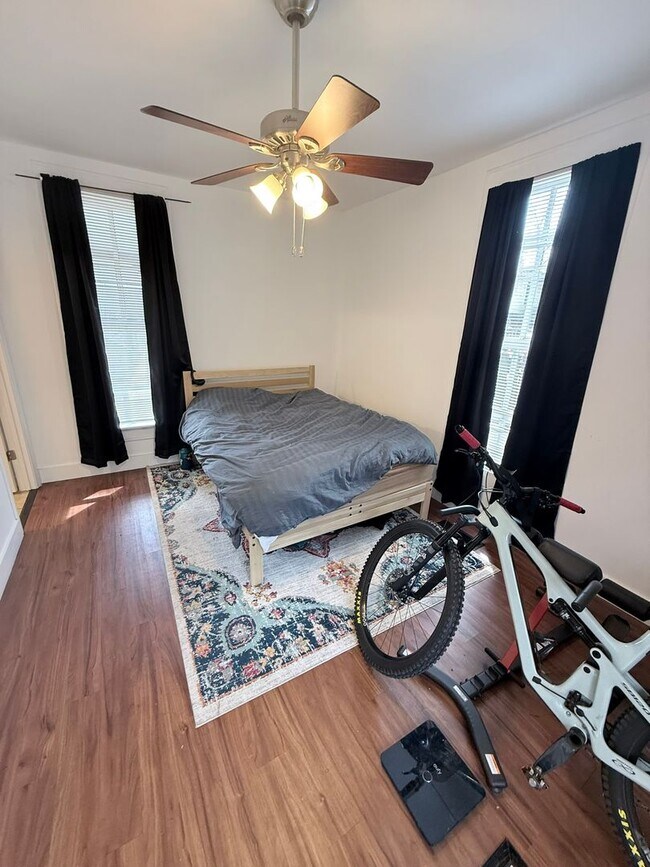 Building Photo - Updated Rare Normaltown Find