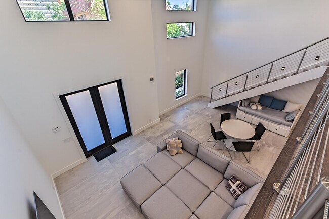 Building Photo - 1955 NE 4th St