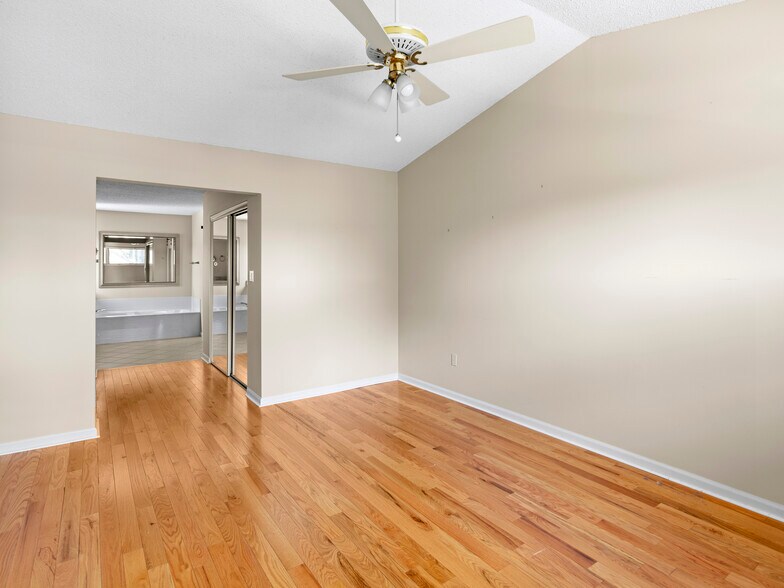 Building Photo - 106 Clubwood Ct