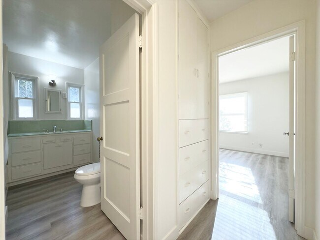 Building Photo - Coastal Charm Full of Upgrades!