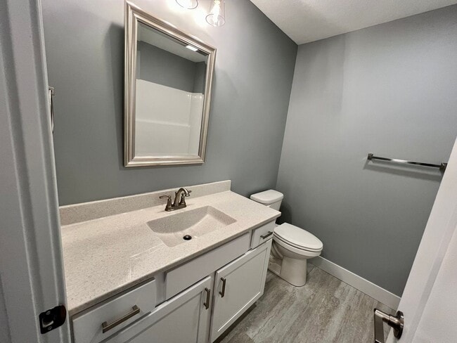 Building Photo - Modern 3 Bedroom Duplex in Irvine Acres!