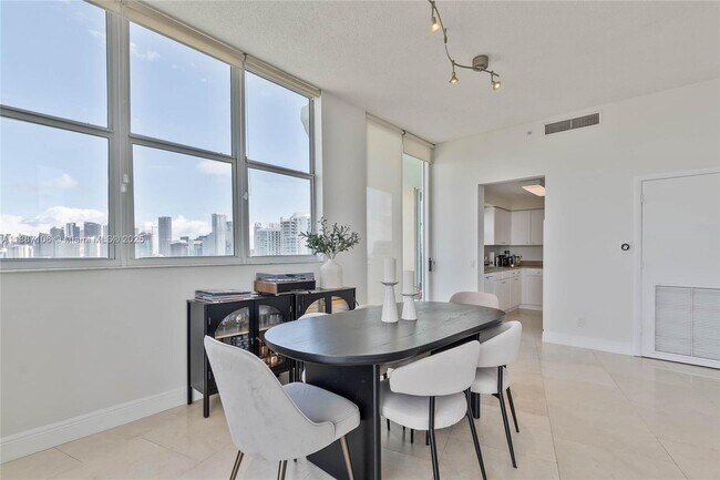 Building Photo - 2475 Brickell Ave
