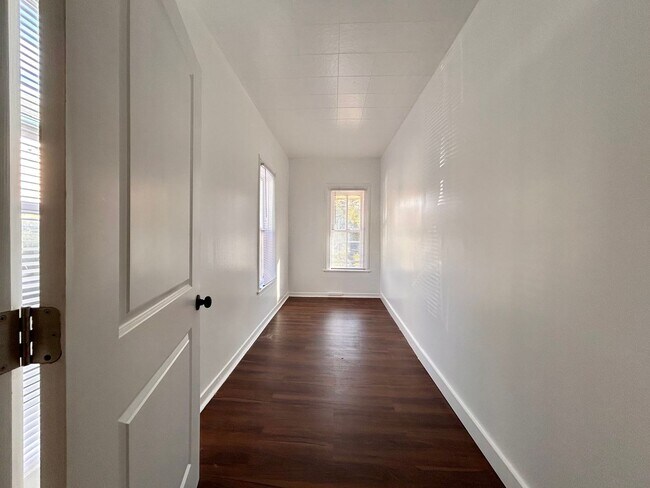 Building Photo - Three Bedroom Home in Southeast Grand Rapids