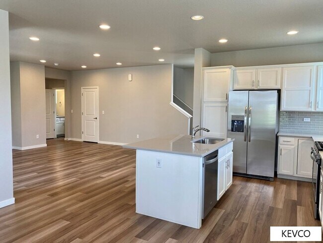 Building Photo - Spectacular New Construction!
