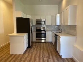 Building Photo - 525 N 300 E