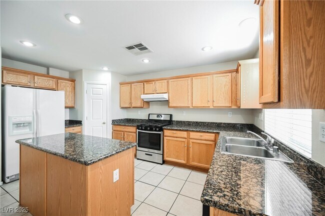 Building Photo - 4599 Deer Forest Ave