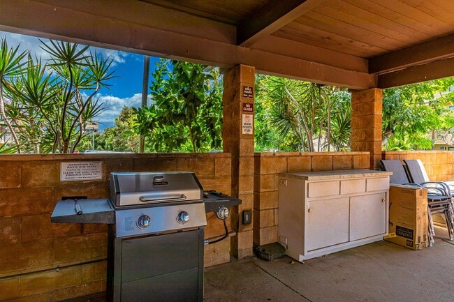 Building Photo - Oceanfront 1 Bed/1 Bath Fully Furnished Condo at Waipuilani!