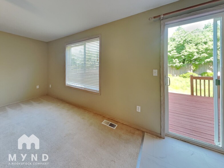 Building Photo - 3711 SE Sunrise Dr