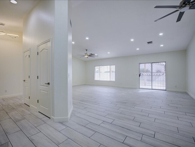 Building Photo - $500 OFF FIRST FULL MONTHS RENT!