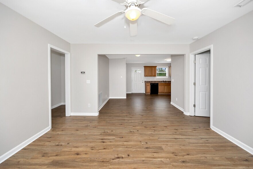 Building Photo - 800 Linwood Dr NW