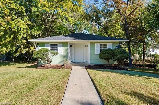 Building Photo - 918 Harris St