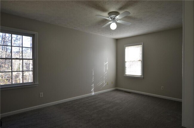 Building Photo - 140 Stewart Dr