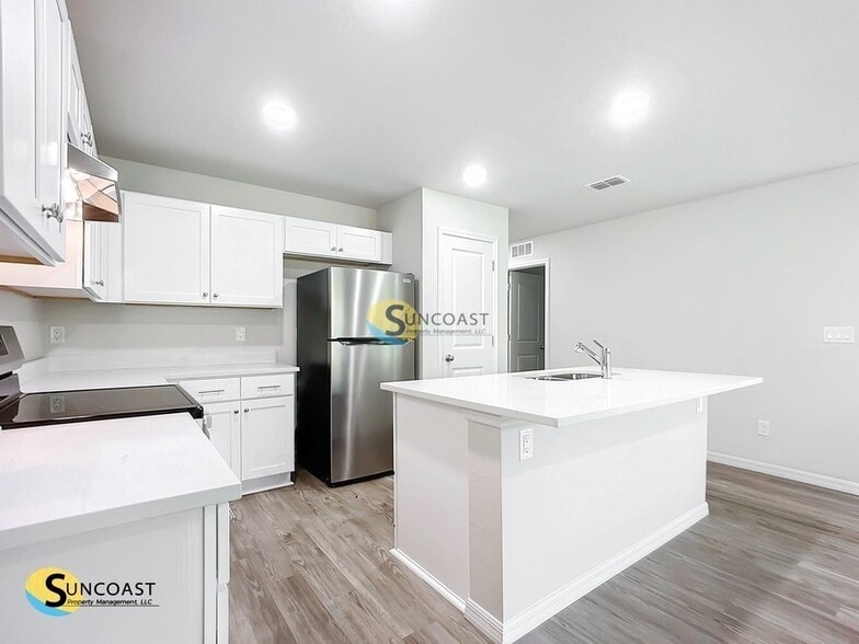 Building Photo - 8 Wellwood Ln