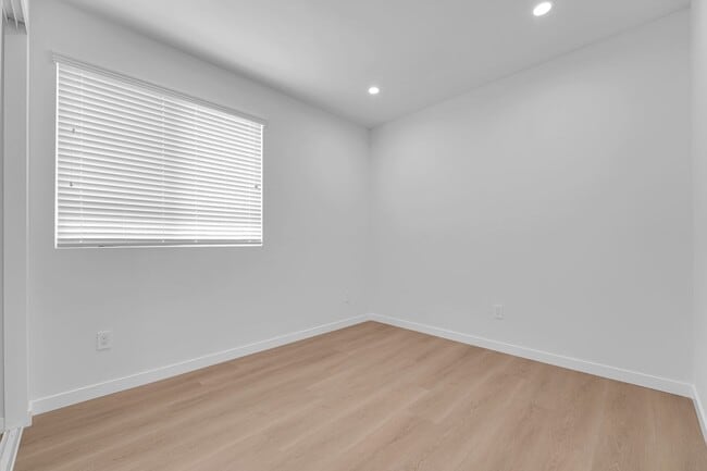 Building Photo - Modern Brand new 5-Bedroom Home for Lease ...