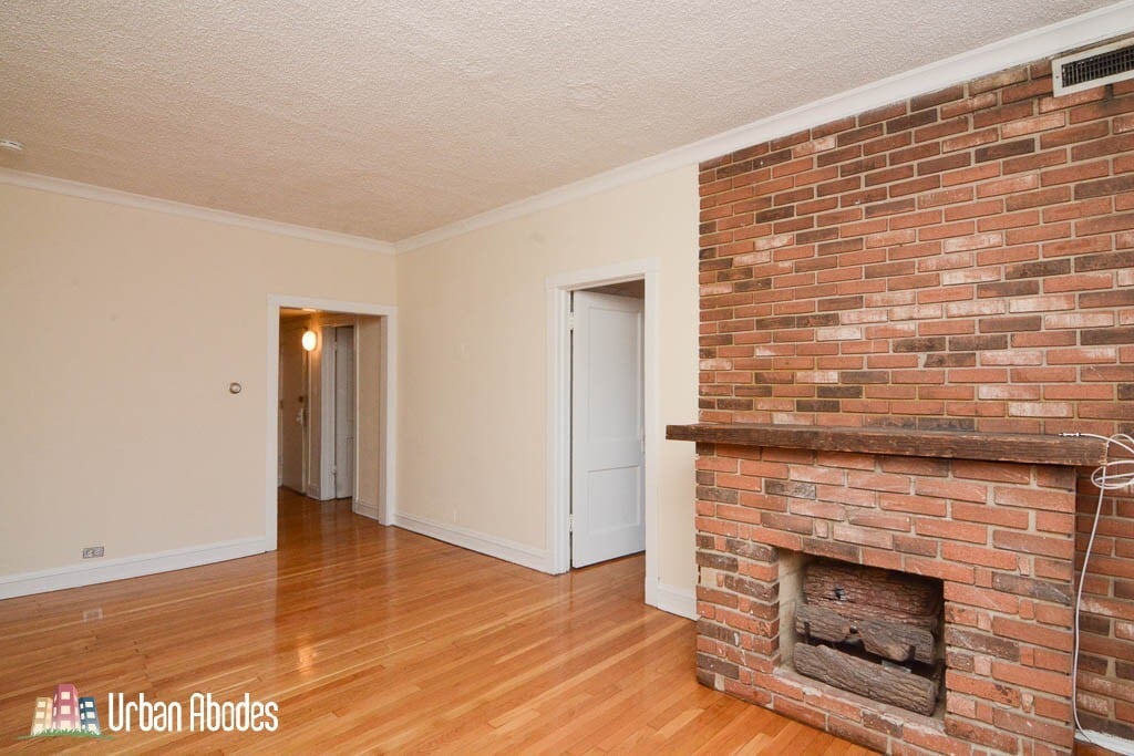 Building Photo - 3523 N Racine Ave